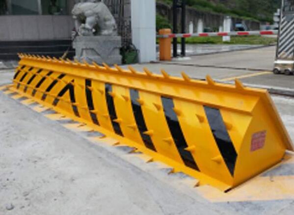 手动路障破胎器